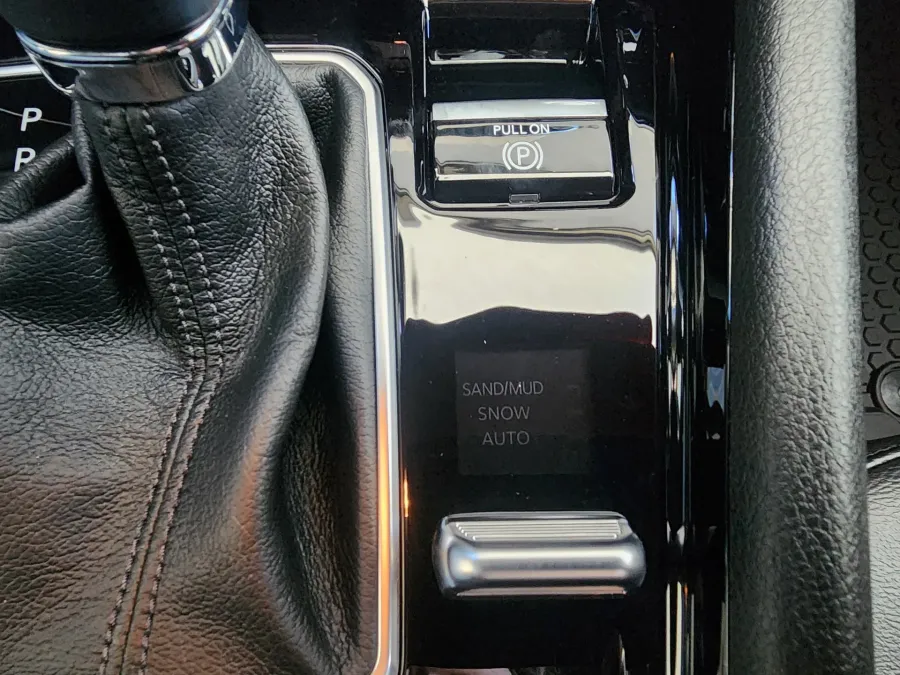 2026 Jeep Compass Latitude | Photo 16 of 19