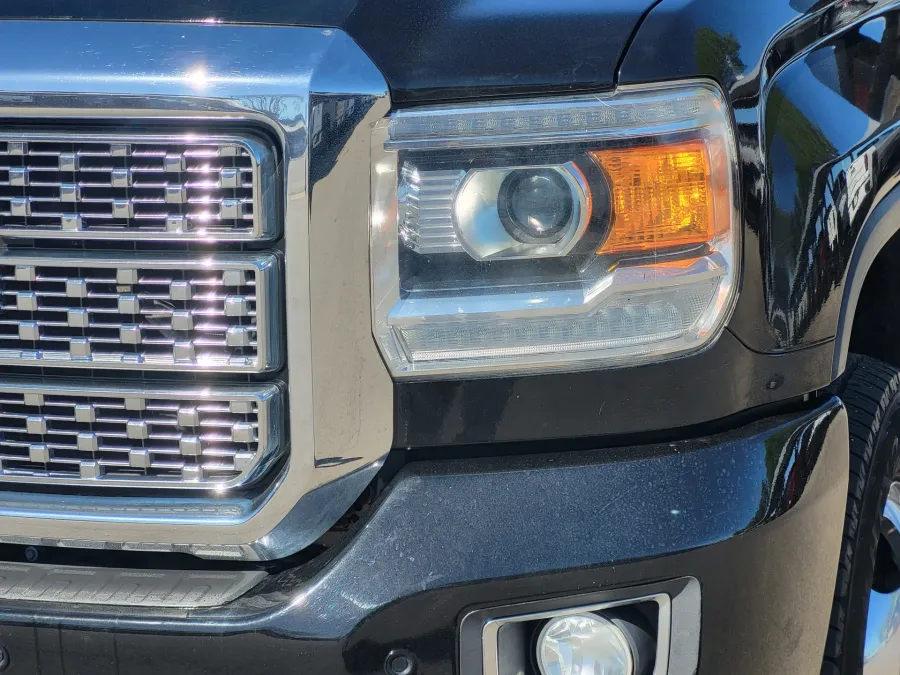 2019 GMC Sierra 3500HD Denali | Photo 7 of 24