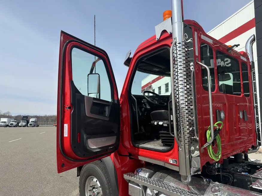 2027 Western Star 49X | Photo 9 of 15