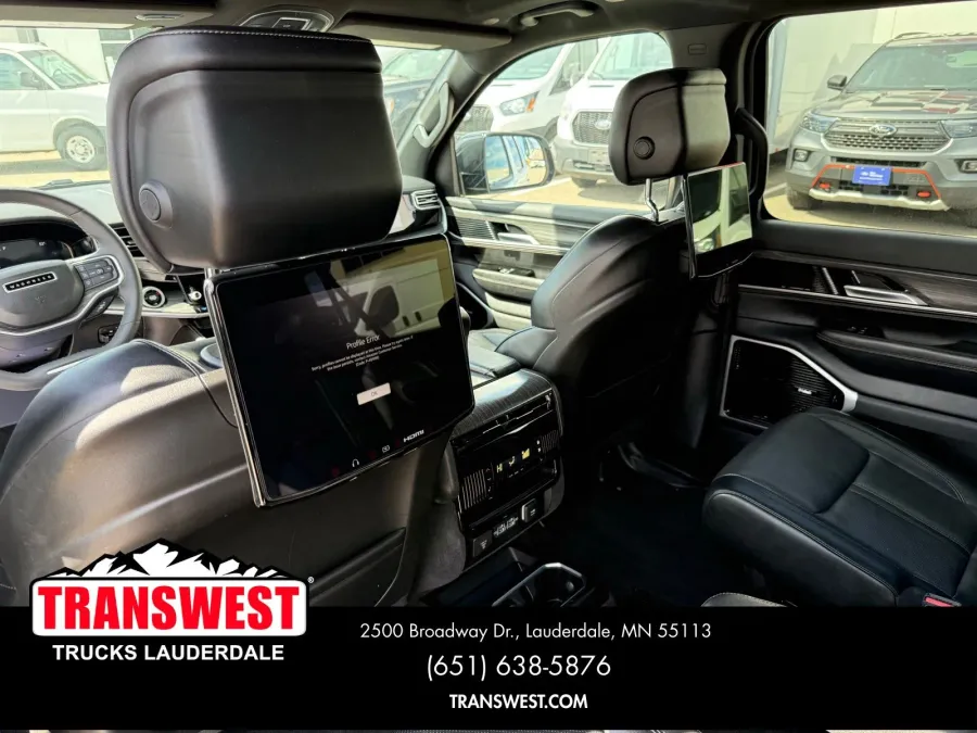 2023 Jeep Wagoneer L Series III | Photo 6 of 23