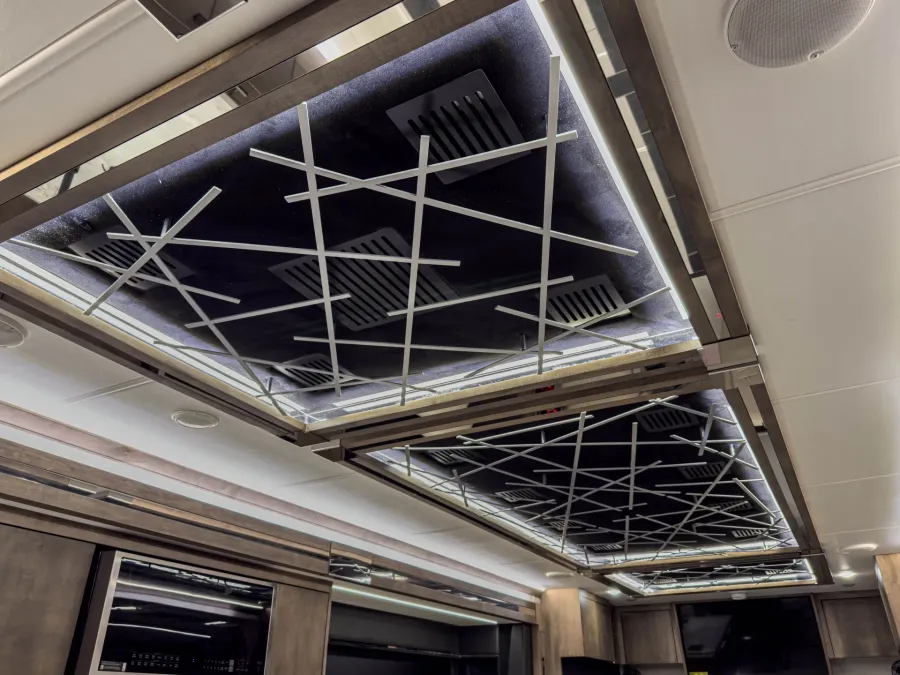 2026 Tiffin Zephyr 45PZ | Photo 17 of 39