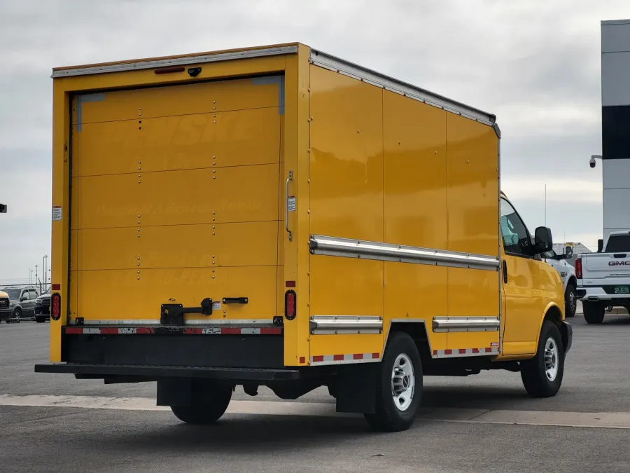 2021 GMC Savana Commercial Cutaway CUTWAY | Photo 6 of 20