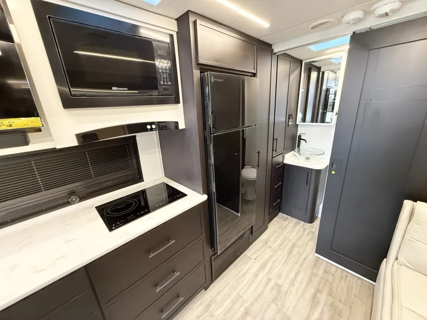 2026 Newmar Freedom Aire 2515 | Photo 10 of 23