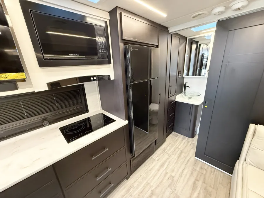 2026 Newmar Freedom Aire 2515 | Photo 10 of 23