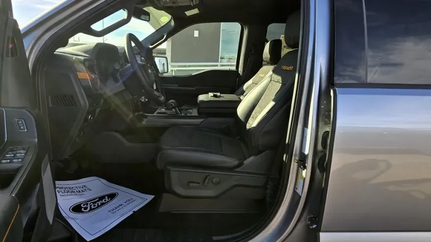 2025 Ford F-150 | Photo 15 of 32