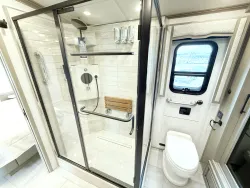 2026 Newmar London Aire 4551 | Thumbnail Photo 16 of 33