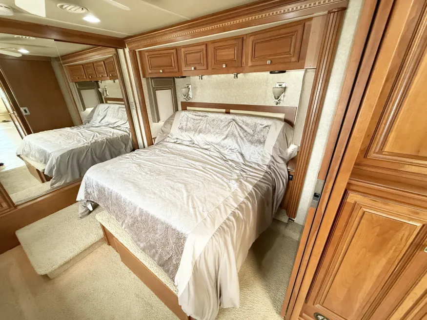 2010 Itasca Ellipse 42AD | Photo 14 of 29