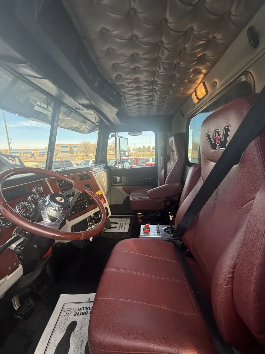 2018 Western Star 4900 | Photo 8 of 10