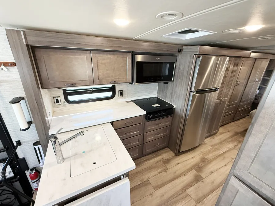 2022 Winnebago Forza 34T | Photo 13 of 17