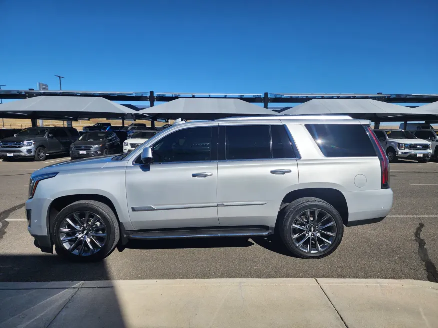 2019 Cadillac Escalade Luxury | Photo 3 of 33