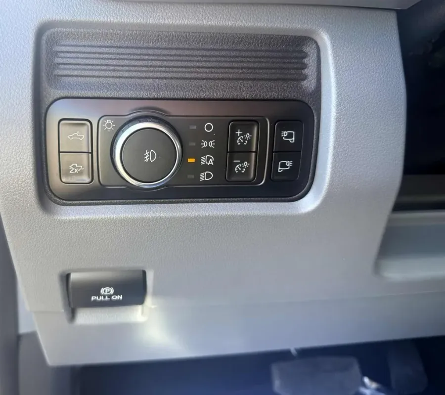 2026 Ford Super Duty F-350 | Photo 11 of 23