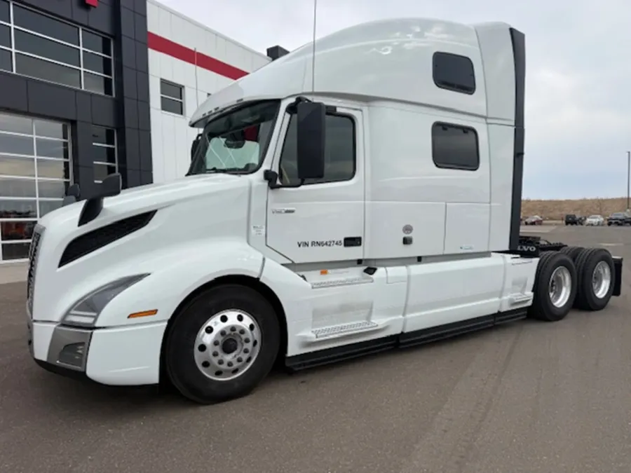 2024 Volvo VNL | Photo 1 of 18