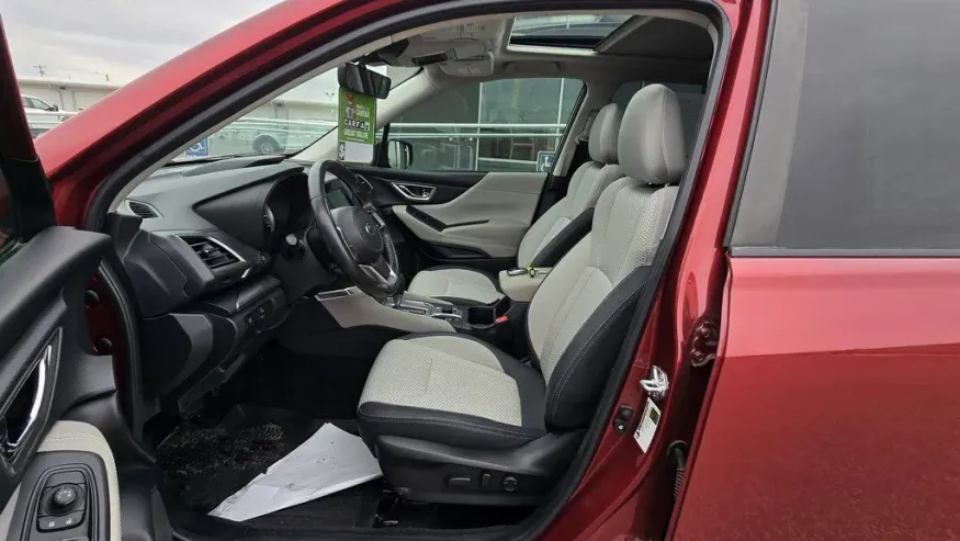 2024 Subaru Forester | Photo 14 of 32