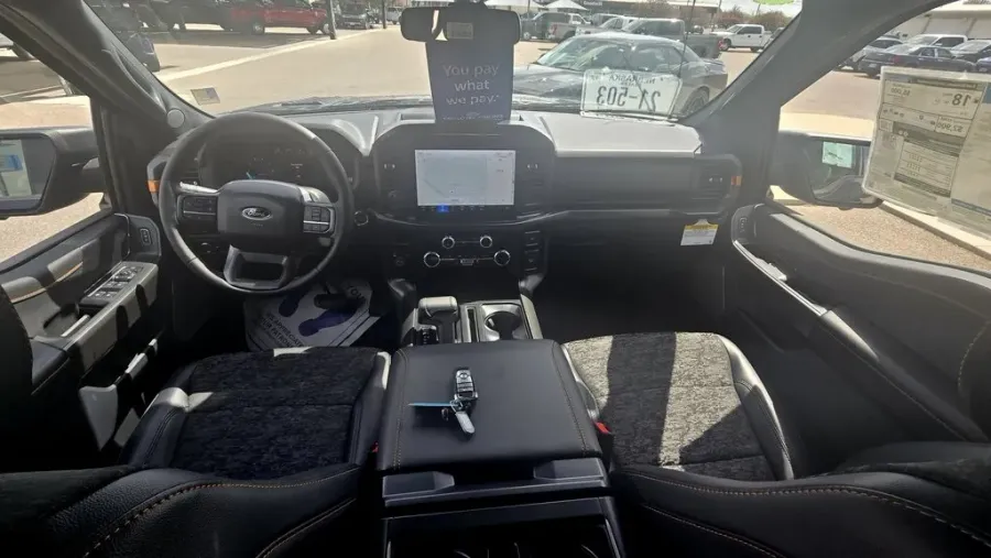 2025 Ford F-150 | Photo 16 of 30