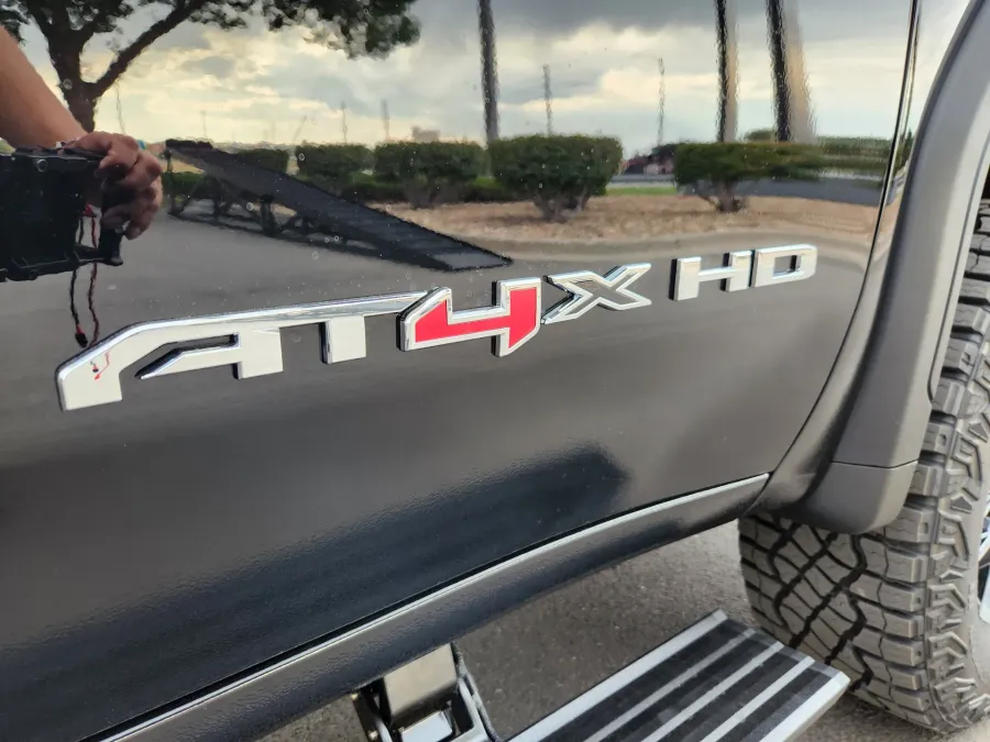 2025 GMC Sierra 2500HD AT4X | Photo 19 of 31