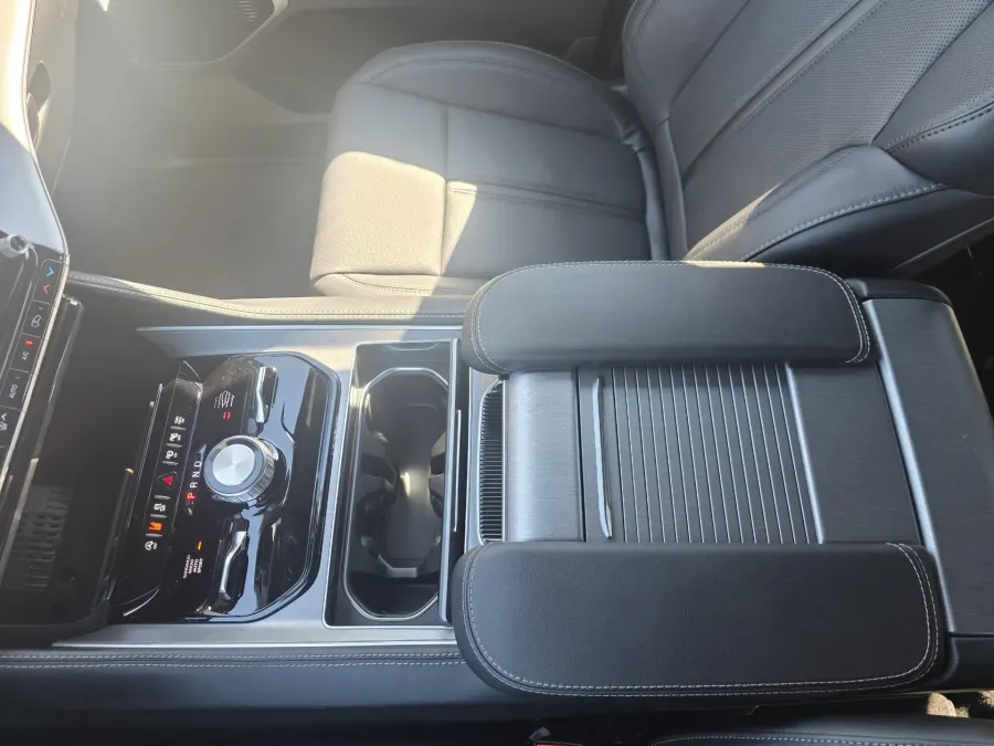 2026 Jeep Grand Wagoneer Limited Reserve | Photo 28 of 29