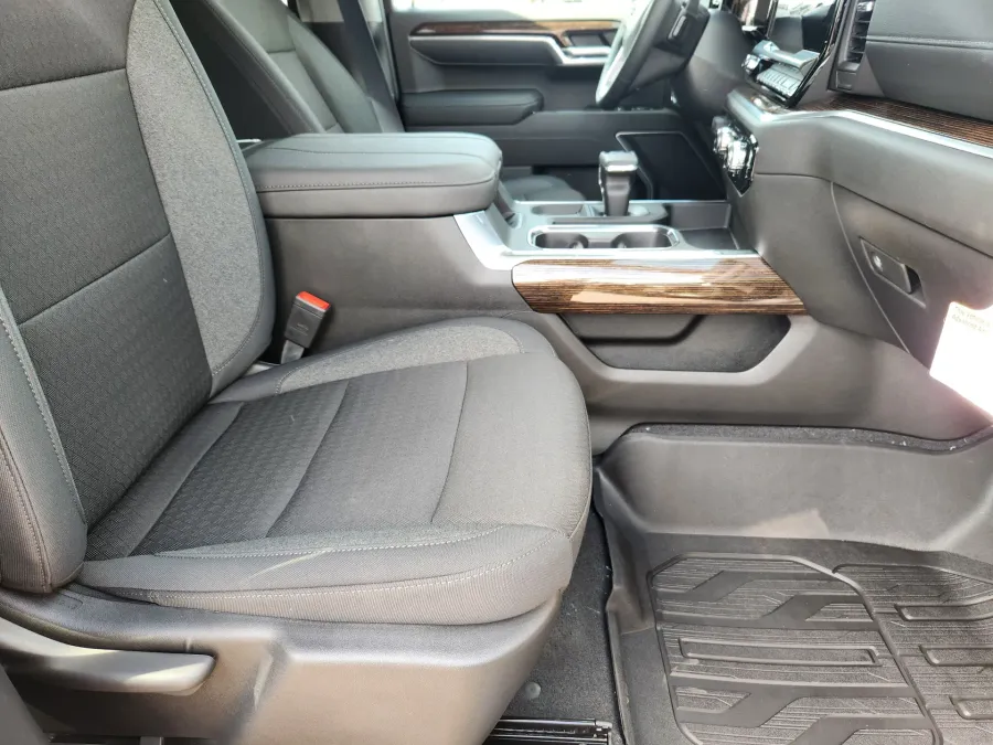 2025 GMC Sierra 1500 Elevation | Photo 19 of 29