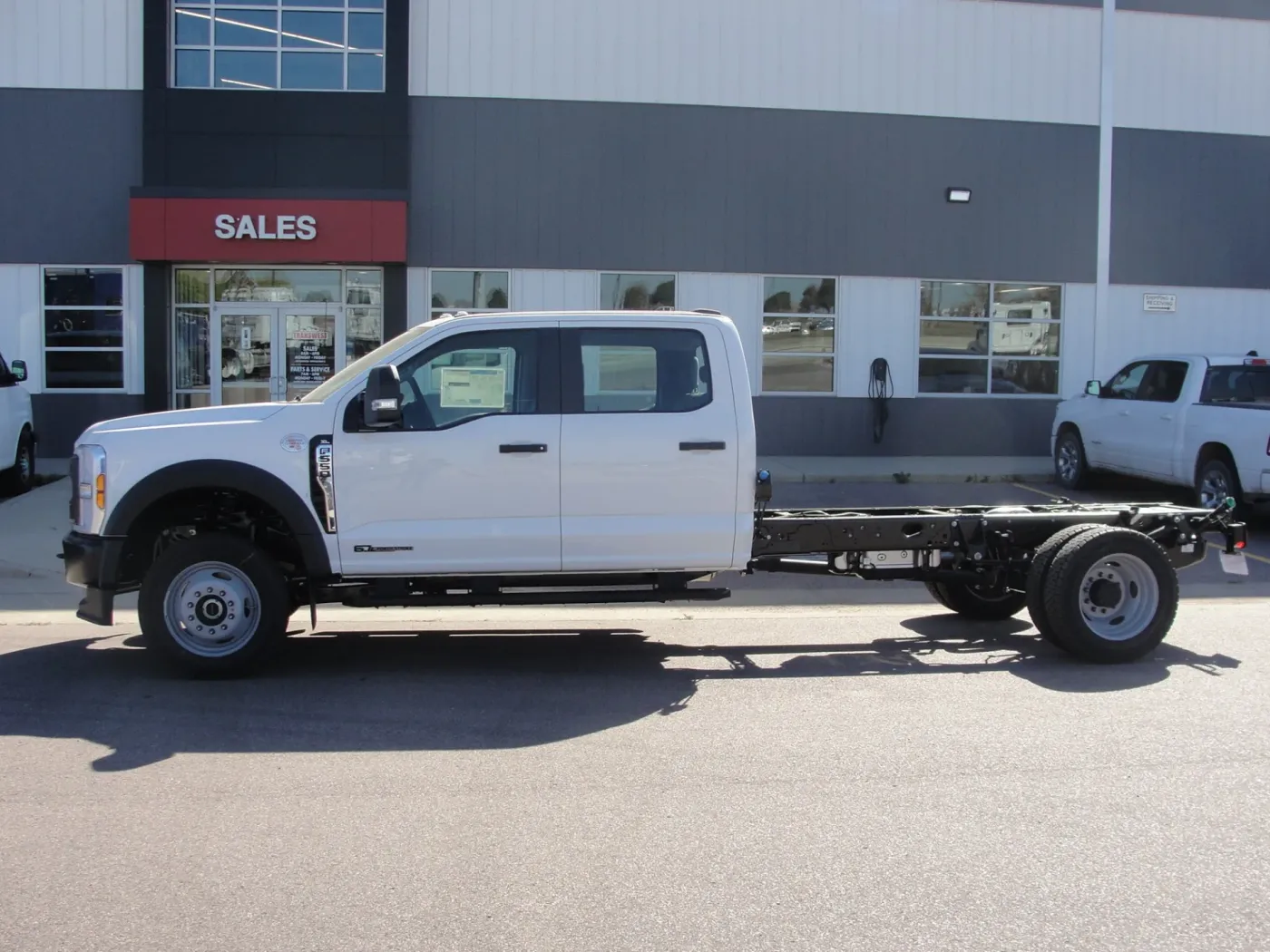 2026 Ford F-550 | Photo 2 of 16