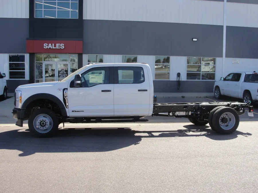 2026 Ford F-550 | Photo 2 of 16