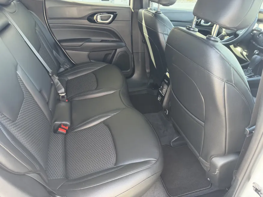 2026 Jeep Compass Latitude | Photo 8 of 18