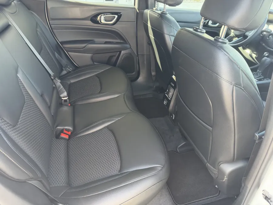 2026 Jeep Compass Latitude | Photo 8 of 18