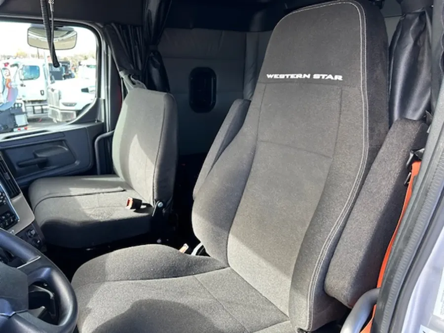 2025 Western Star 47X | Photo 9 of 21