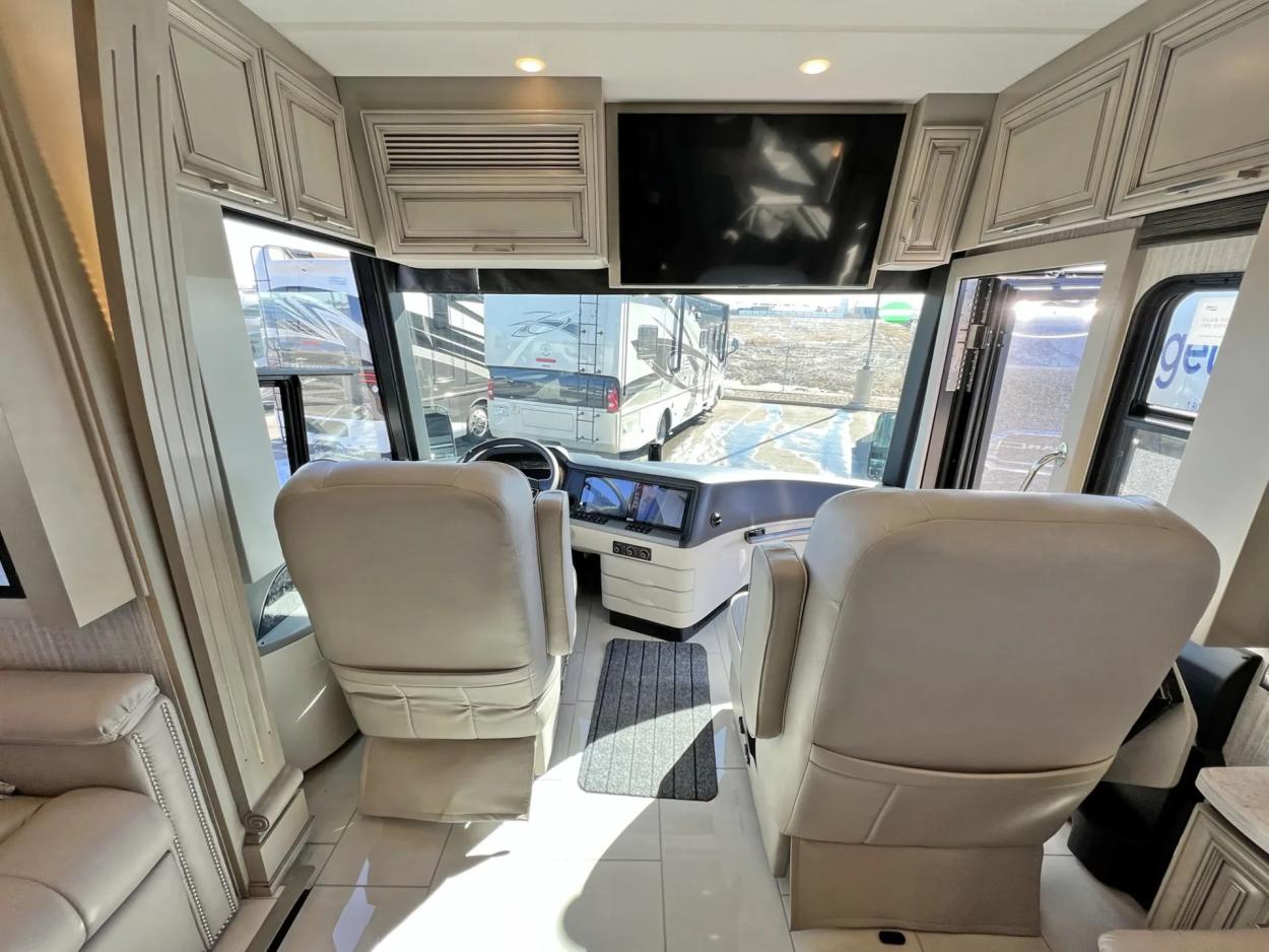2023 Newmar London Aire 4551 | Photo 4 of 34