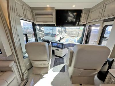 2023 Newmar London Aire 4551 | Thumbnail Photo 4 of 34