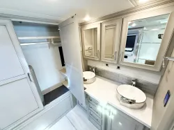 2026 Newmar Ventana 4369 | Thumbnail Photo 18 of 31