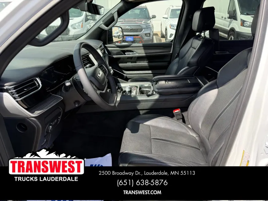 2023 Jeep Wagoneer L Series III | Photo 4 of 23