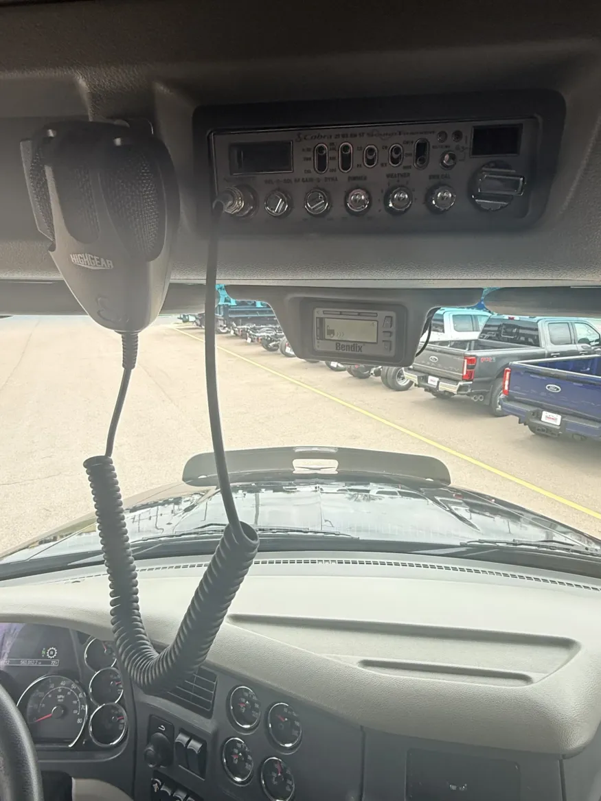 2019 Peterbilt 579 | Photo 16 of 17