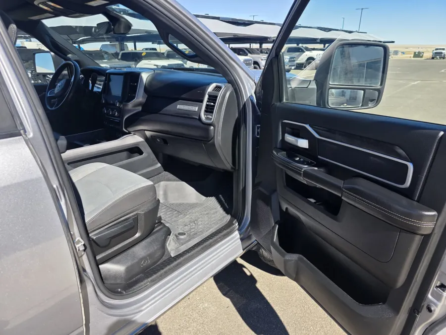 2024 RAM 2500 Big Horn | Photo 15 of 22