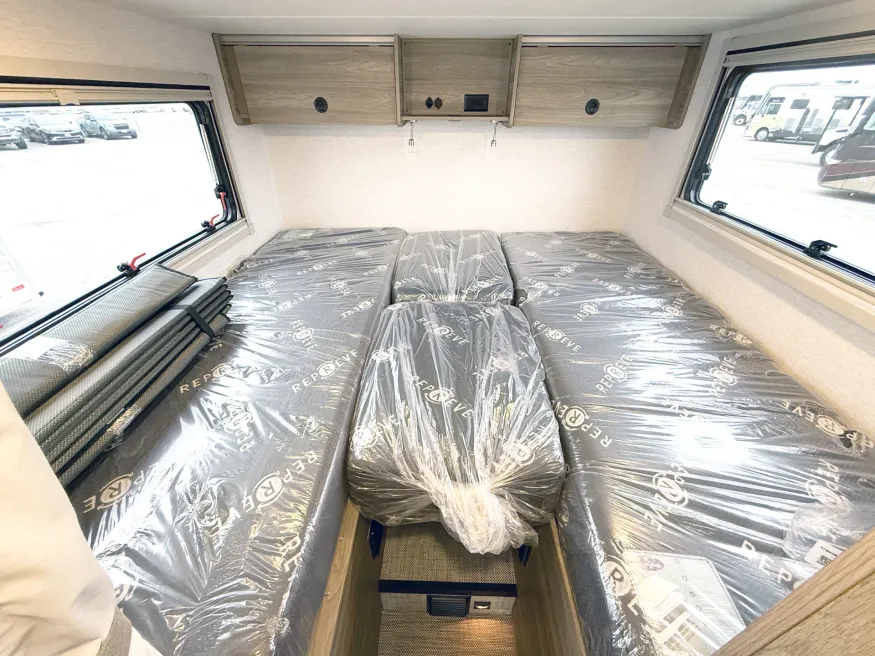 2026 Winnebago EKKO 23B | Photo 14 of 23