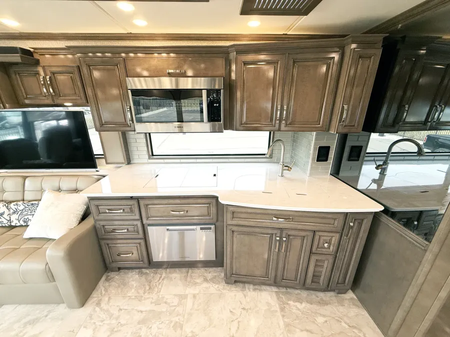 2023 Newmar Essex 4551 | Photo 11 of 34