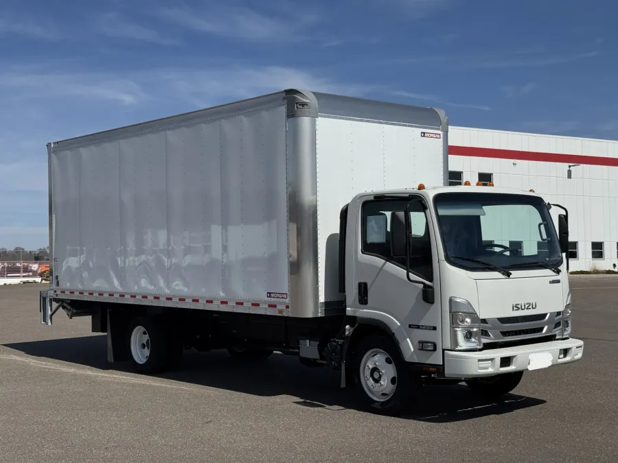 2025 Isuzu NRR GAS | Photo 2 of 22