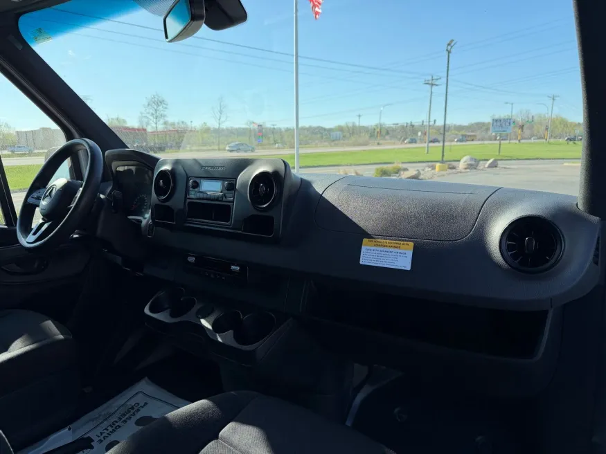 2022 Mercedes Benz Sprinter 2500 Cargo 170 WB | Photo 19 of 21