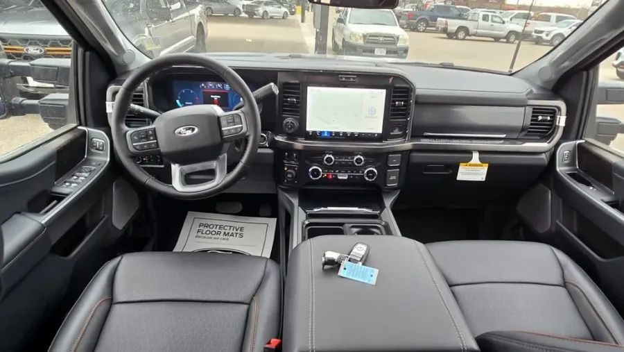 2026 Ford Super Duty F-350 | Photo 28 of 32