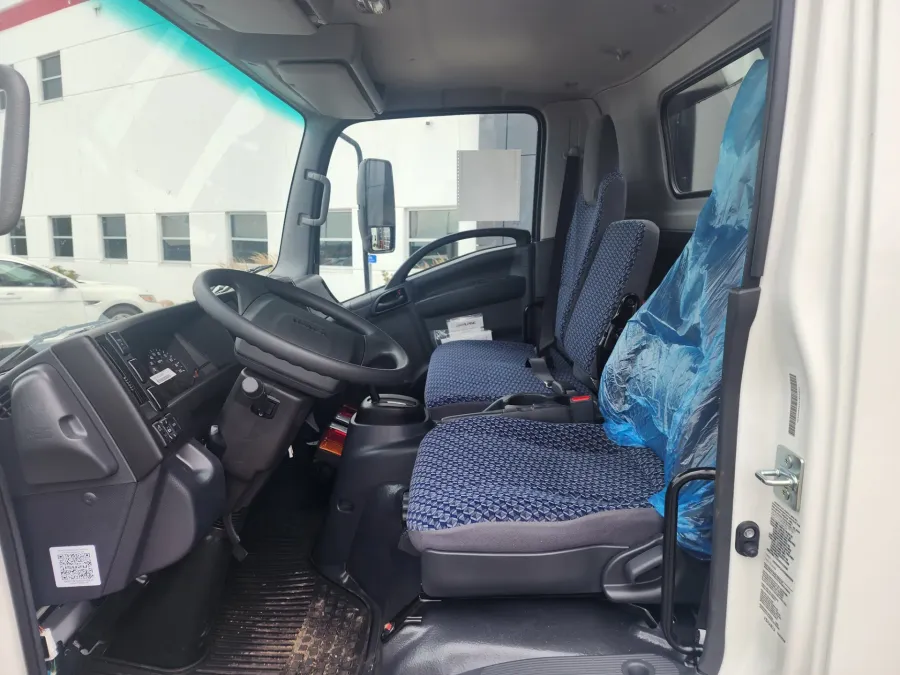 2025 Isuzu NRR GAS | Photo 5 of 9