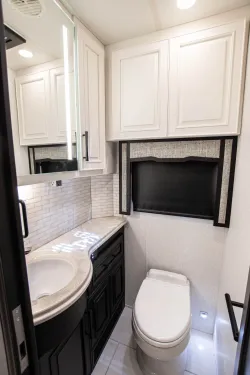 2026 Newmar Summit Aire 4505 | Thumbnail Photo 19 of 27