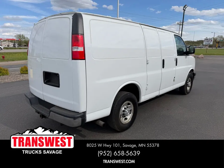 2017 Chevrolet Express 3500 Work Van | Photo 4 of 23
