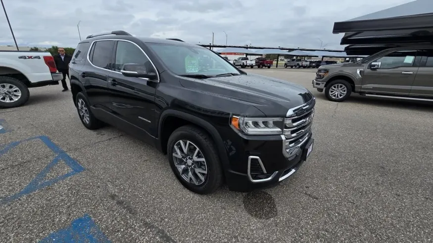 2023 GMC Acadia | Photo 3 of 30
