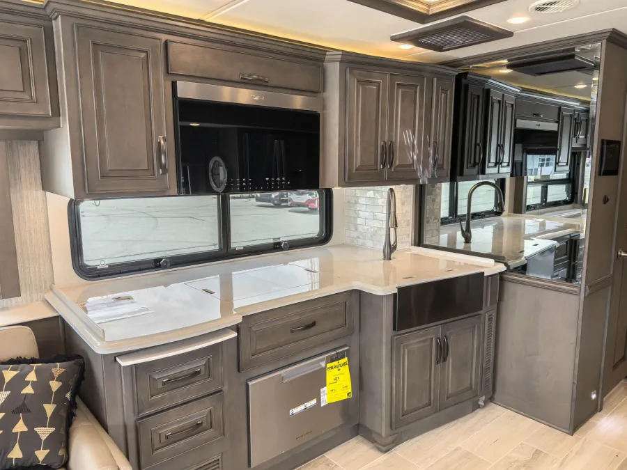 2026 Newmar Dutch Star 4369 | Photo 18 of 43