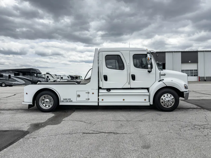 2022 Freightliner M2 112 Western Hauler | Photo 4 of 19