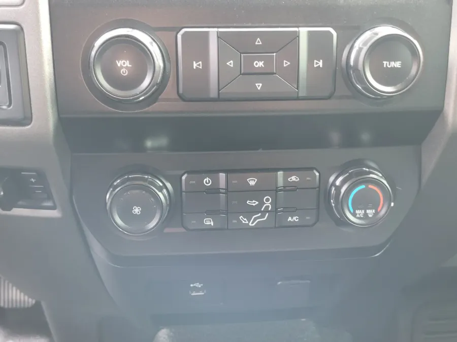 2019 Ford Super Duty F-350 SRW | Photo 15 of 23