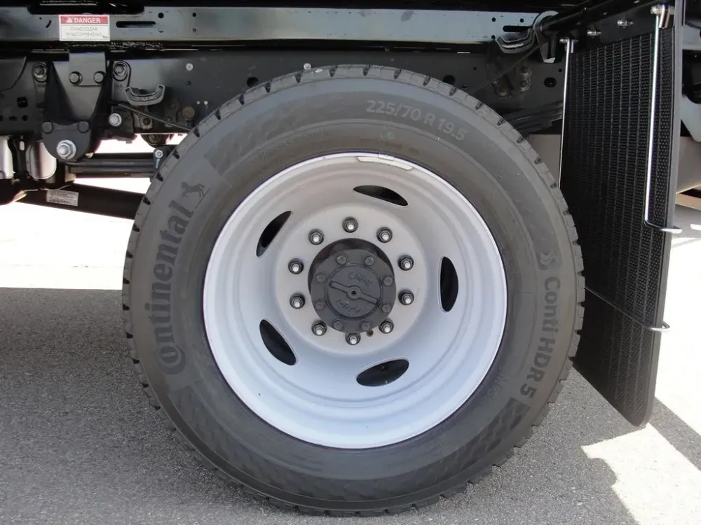 2025 Ford F-550 Super Duty Chassis Cab XL - Photo 17