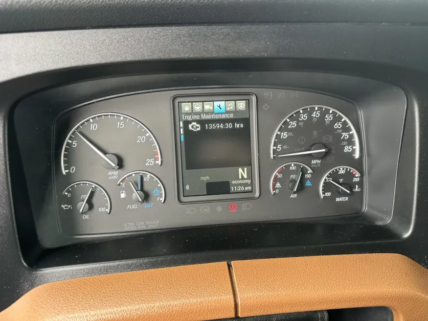 2023 Freightliner Cascadia | Photo 13 of 24