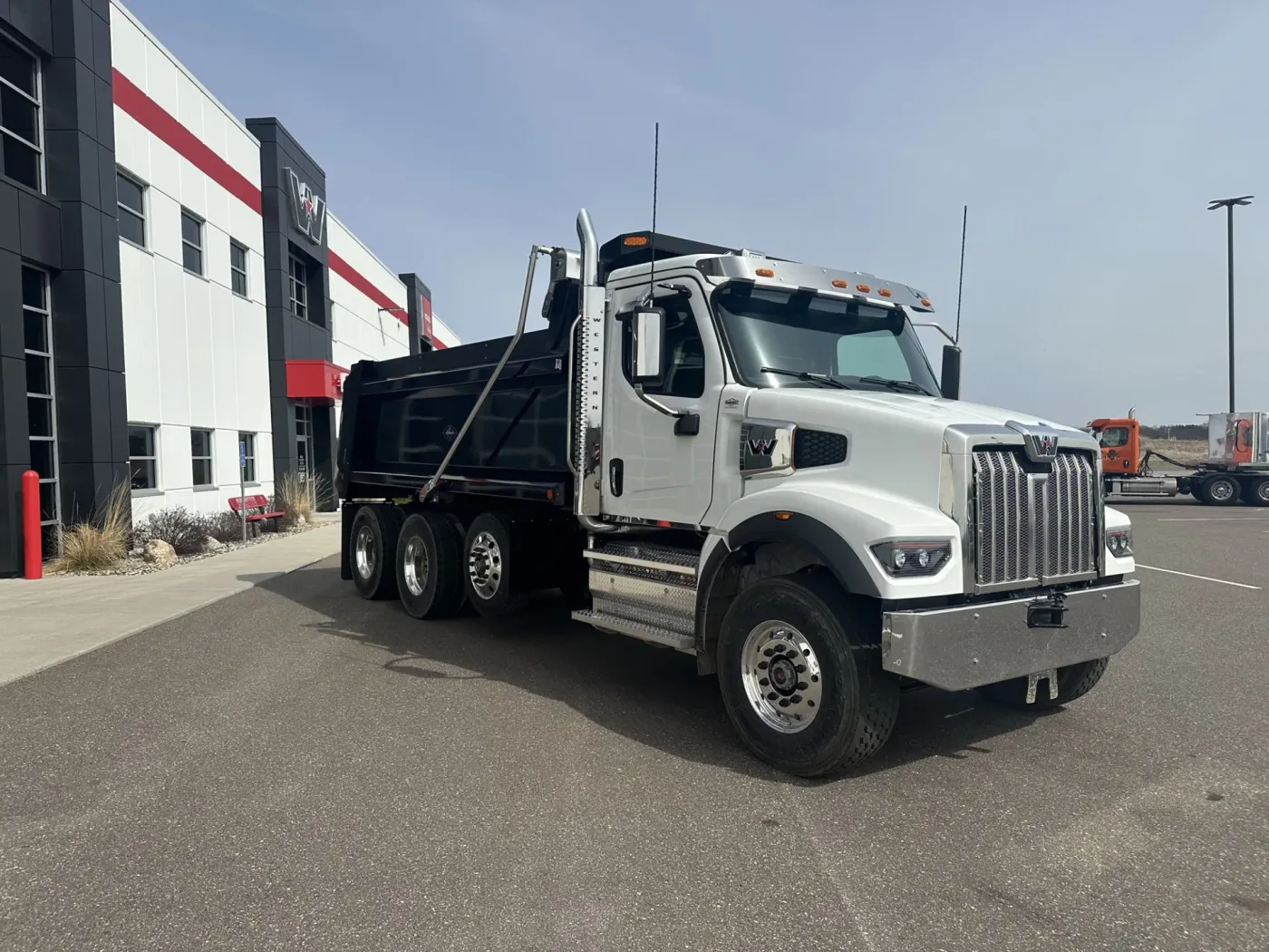 2027 Western Star 47X | Photo 3 of 15