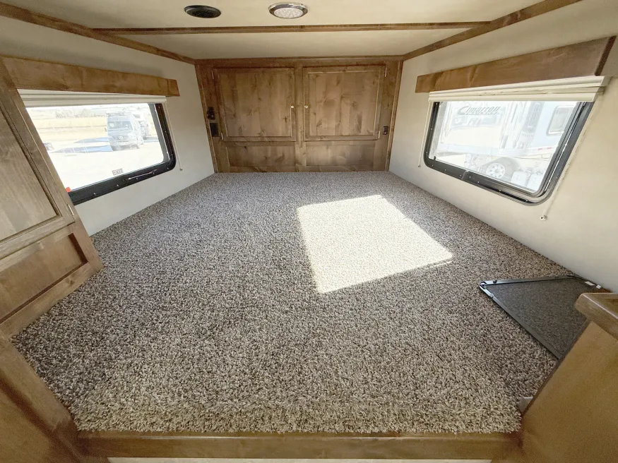 2021 Logan Coach Select 812 3HLQ | Photo 6 of 27