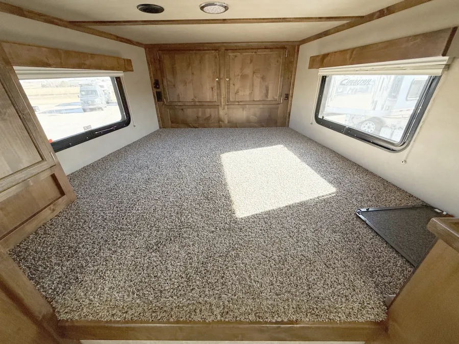 2021 Logan Coach Select 812 3HLQ | Photo 6 of 27