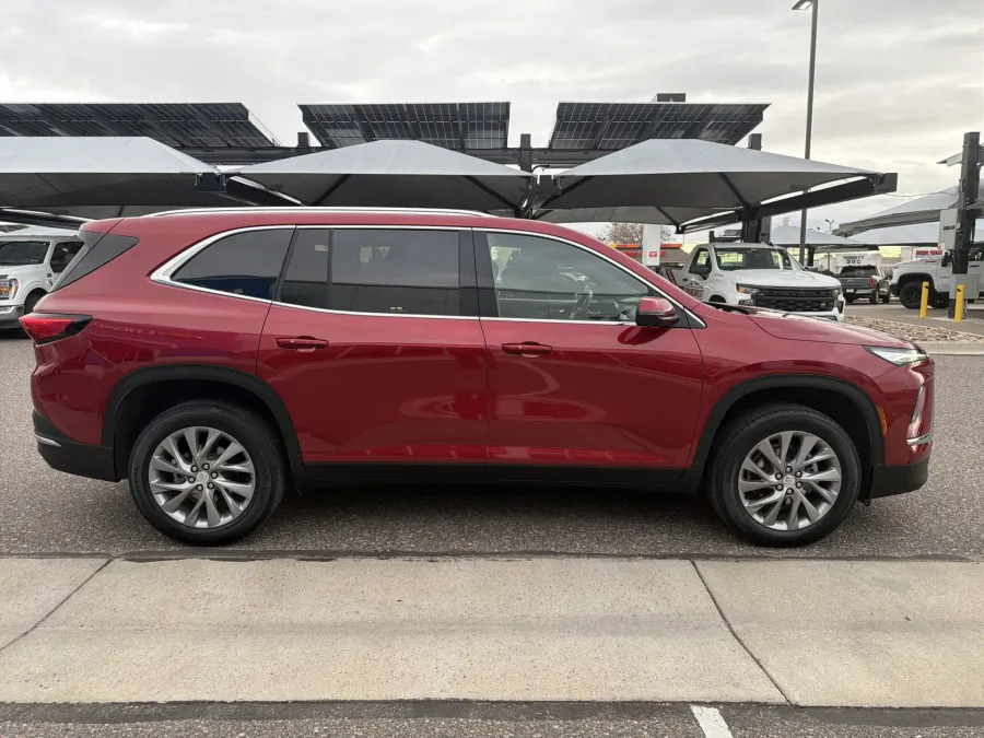 2025 Buick Enclave Preferred | Photo 5 of 24